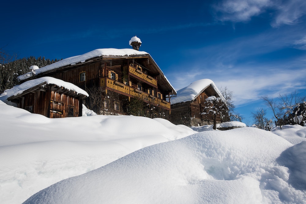 Le charme intemporel du chalet en montagne : une immersion dans le patrimoine alpin