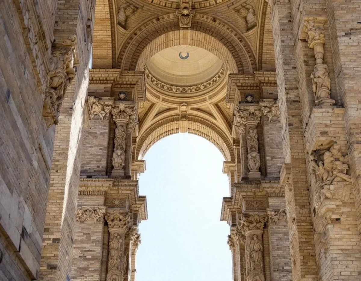 Les Avantages Fiscaux des Monuments Historiques : Guide Complet pour Investisseurs Avisés